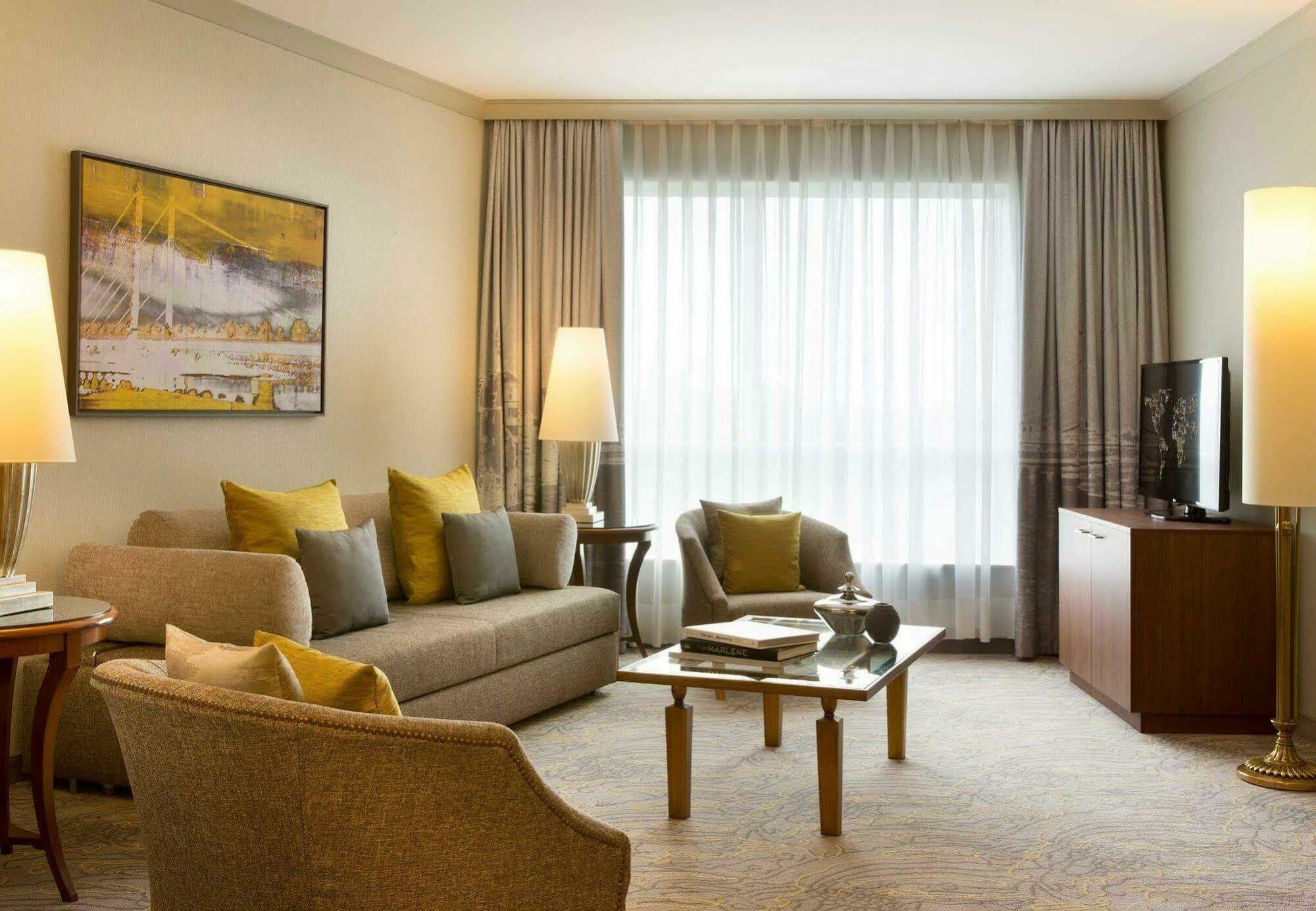 Renaissance Duesseldorf Hotel ภายนอก รูปภาพ